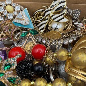 2 Lb + Wearable Bling Costume Jewelry Lot Necklace Bracelet Earrings Rings
